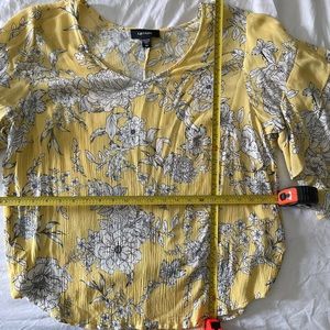 Karen Kane OX Yellow Floral Short Sleeve Top